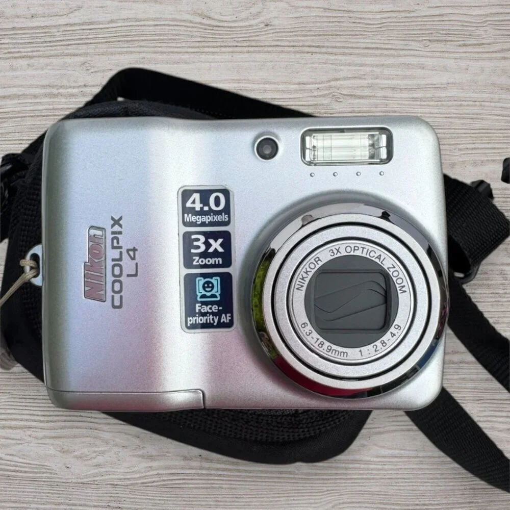 Nikon Coolpix L4 Compact Digital Camera *NOT WORKING* Original Box Case Cables++